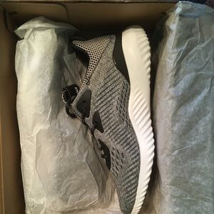 Adidas Alphabounce, Women's 8 1/2, NIB